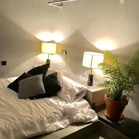 Lorry - Converted Townhouse * סליאמה