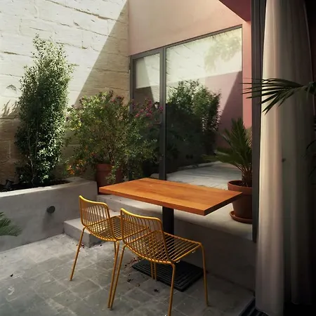 Lorry - Converted Townhouse * סליאמה