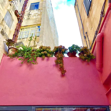 Lorry - Converted Townhouse Sliema