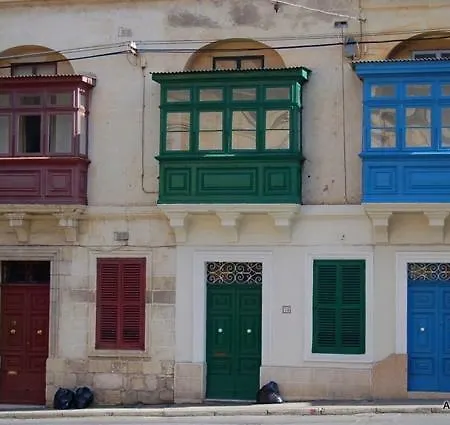 Lorry - Converted Townhouse בית נופש *